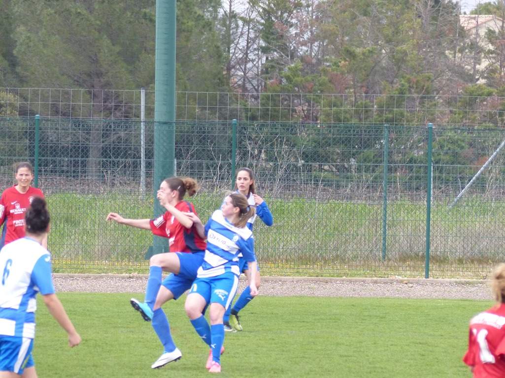 Album SENIORS FILLES FRONTIGNAN Photo N32 Club Football LA