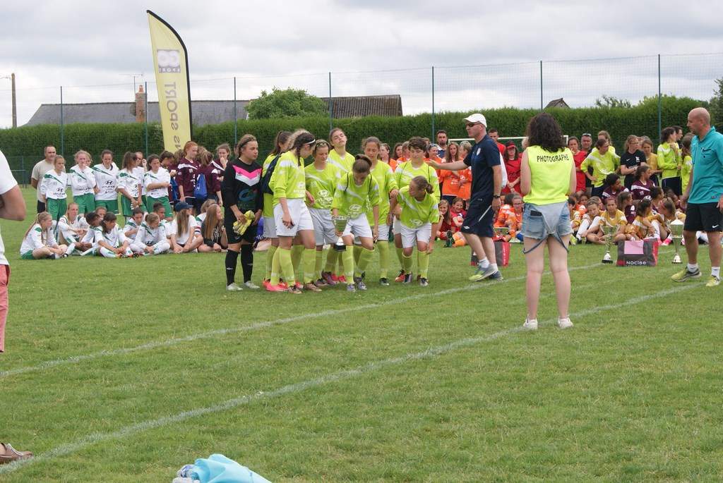 Album Tournoi U16 U14féminin Laval Bournyphotos Club Football Sablé Fc Footeo 4293